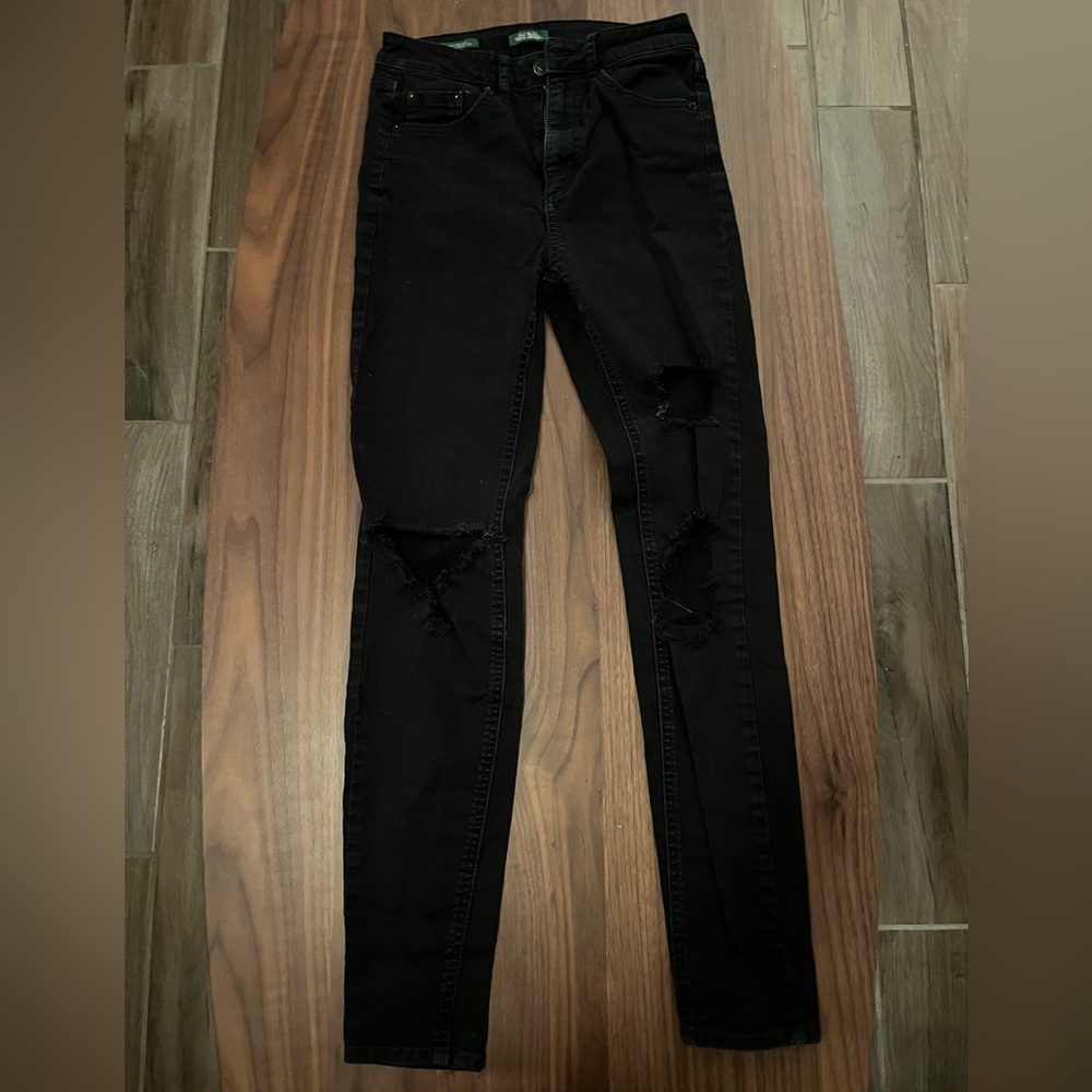 Black ripped skinny jeans